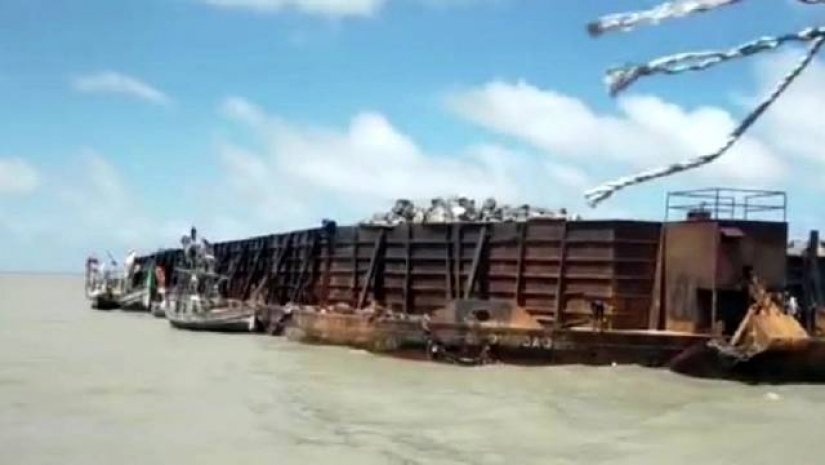 ভেসে আসা জাহাজ 