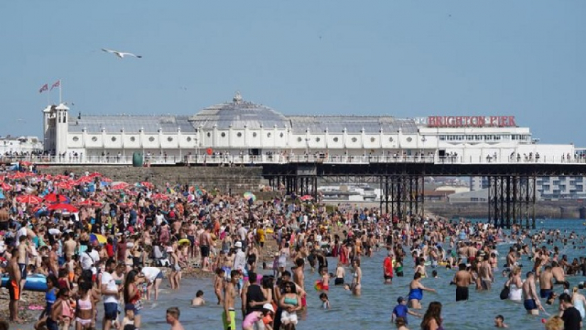 তীব্র তাপপ্রবাহে যুক্তরাজ্যে জরুরি অবস্থা ঘোষণা