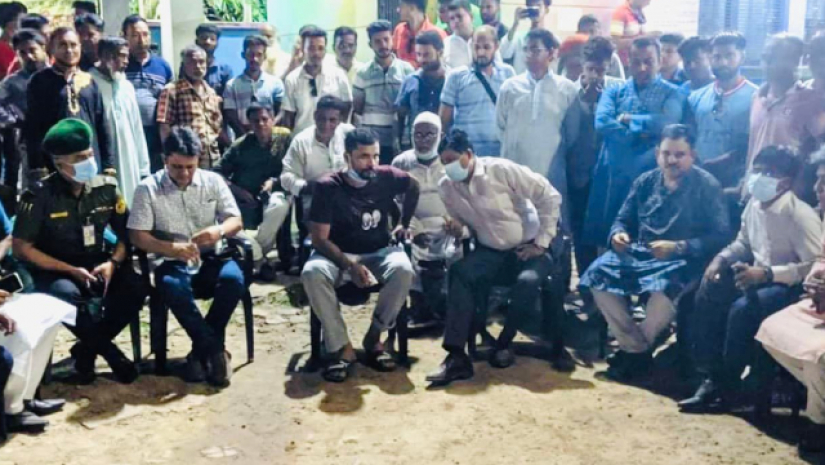 ঘটনাস্থল পরিদর্শনে মাশরাফি 