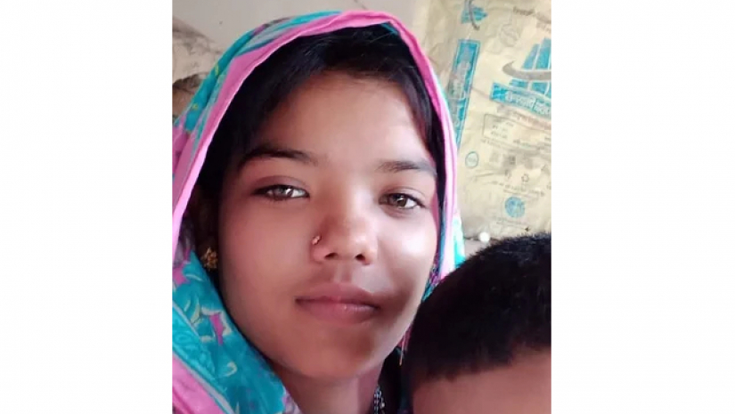 ভ্যান চালিয়ে মেয়ের লাশ নিয়ে থানায় গেলেন বাবা