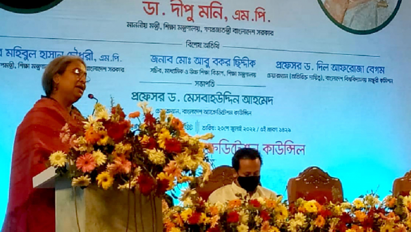 ‘শিক্ষার পরিবেশ বিবেচনা না করে আমরা শুধু শিক্ষার্থী ভর্তি করে যাচ্ছি’ 