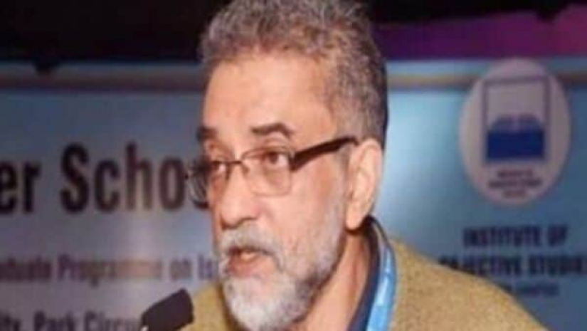 বাড়ি থেকে সহ-উপাচার্যের ঝুলন্ত লাশ উদ্ধার