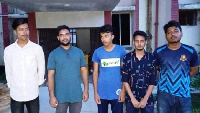 চার ছাত্র তালাবদ্ধ ৯ ঘণ্টা, উদ্ধার করলেন ইউএনও