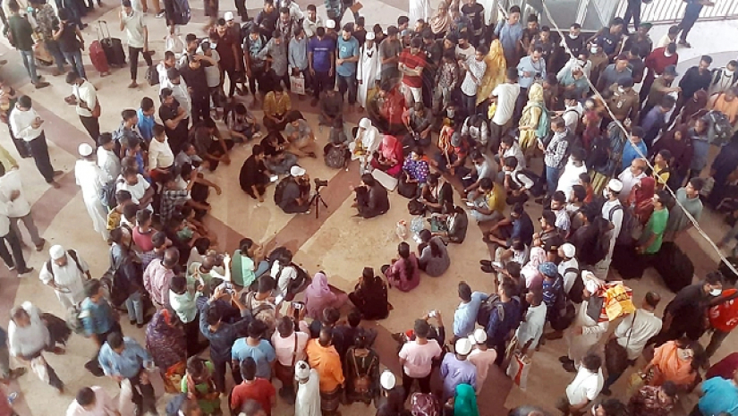 আন্দোলনরত শিক্ষার্থীরা