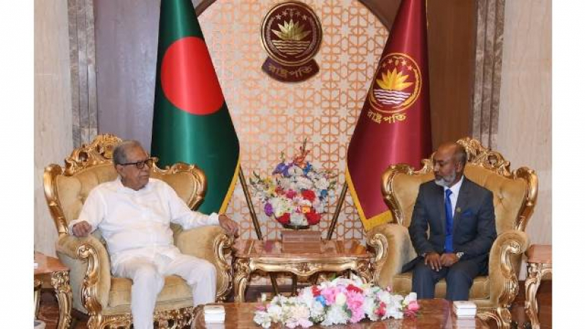 বঙ্গভবনে সাক্ষাৎকালে বিইউপি উপাচার্য
