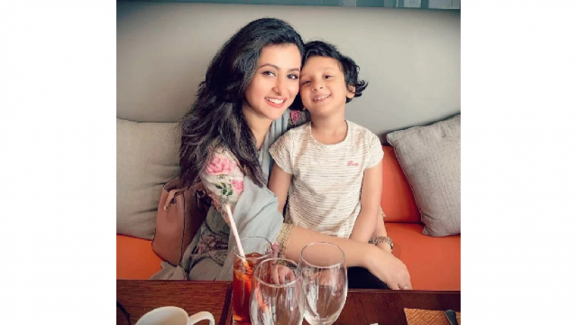 মেয়ে আরশিয়া উমাইজার সঙ্গে পূর্ণিমা