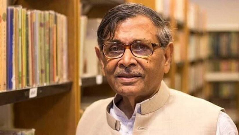 তরুণ ও আলোকপ্রত্যাশী মানুষের মাঝে বইয়ের আনন্দ বিলিয়ে দেওয়া অধ্যাপক আবদুল্লাহ আবু সায়ীদ