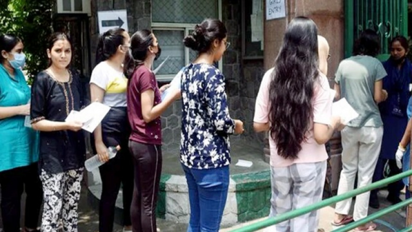  নারী শিক্ষার্থী