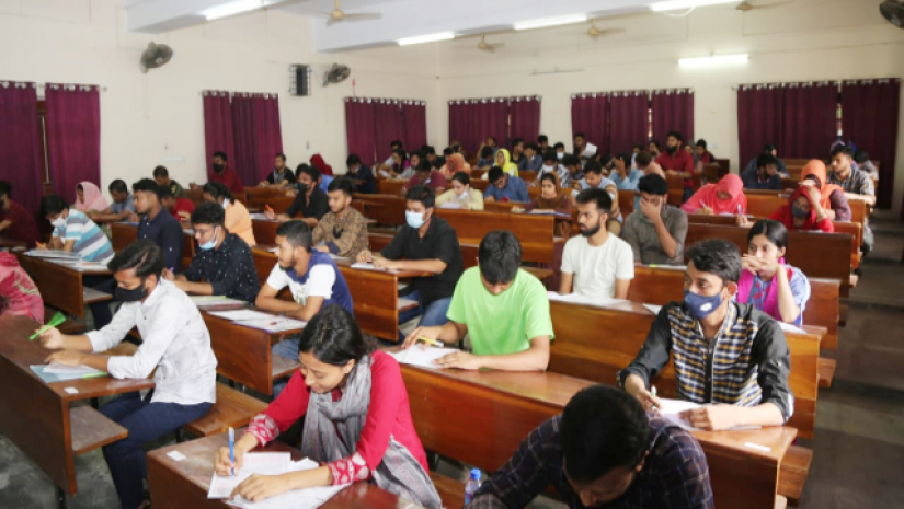 রাজশাহী বিশ্ববিদ্যালয়ে ভর্তি পরীক্ষা চলছে
