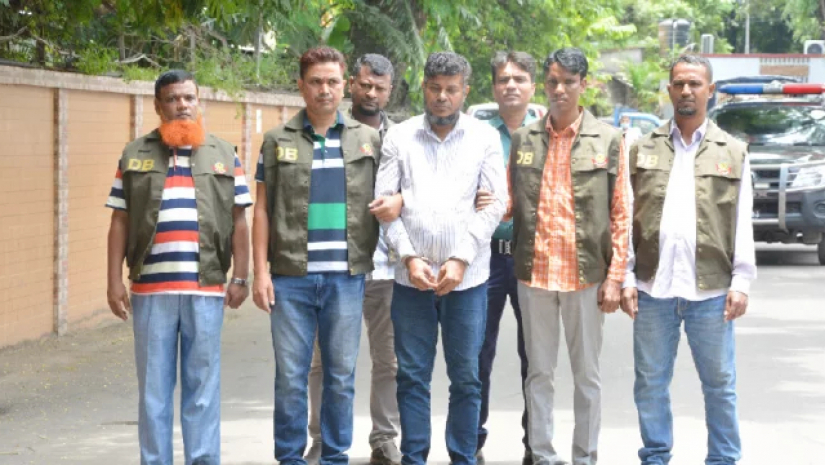 ছিলেন পুলিশ কর্মকর্তা, এখন জাল টাকার কারবারি