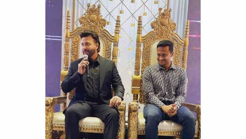 দুই জগতের দুই তারকা এক মঞ্চে 