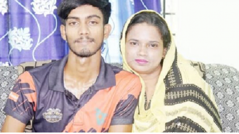 কলেজছাত্রকে বিয়ে করেছেন কলেজ শিক্ষিকা