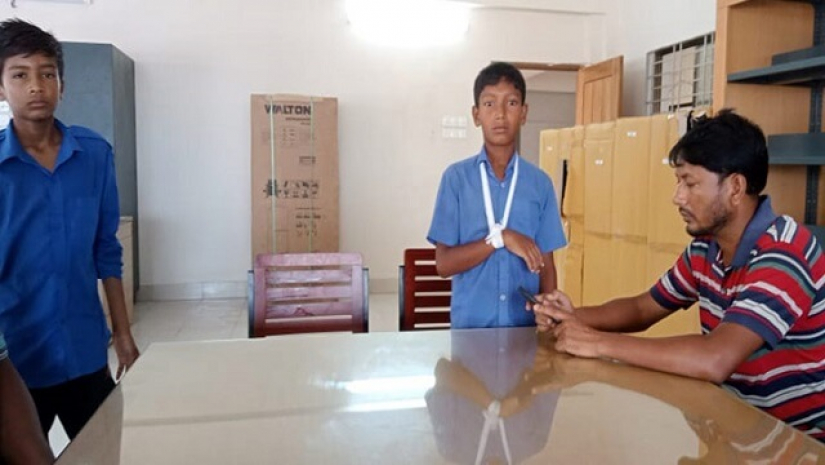 ৬৫ ছাত্রকে একটানা পেটালেন শিক্ষক মিঠুন