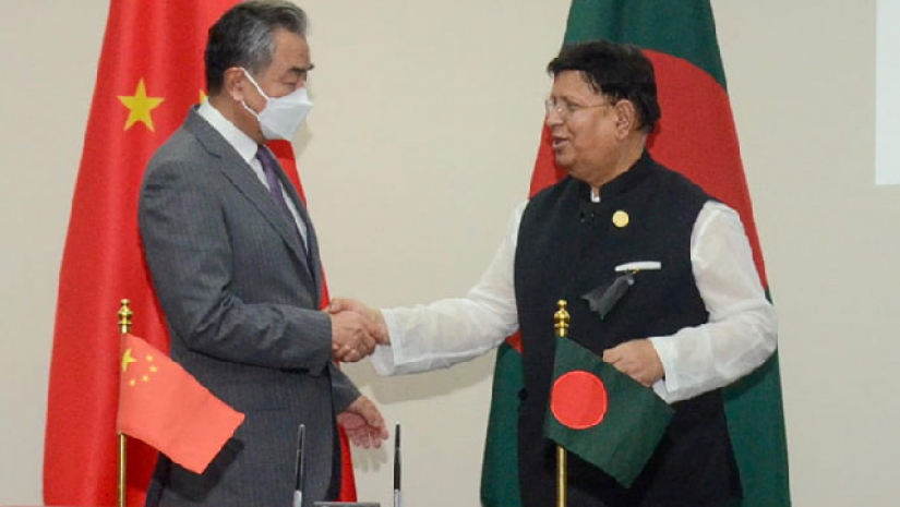 চীনের পররাষ্ট্রমন্ত্রী ওয়াং ই ও বাংলাদেশের পররাষ্ট্রমন্ত্রী ড. এ কে আব্দুল মোমেন