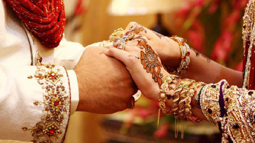 বিয়ে করে স্ত্রীর ঘরে উঠেন স্বামী