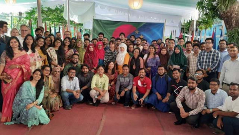 সংবর্ধিত শিক্ষার্থীরা 