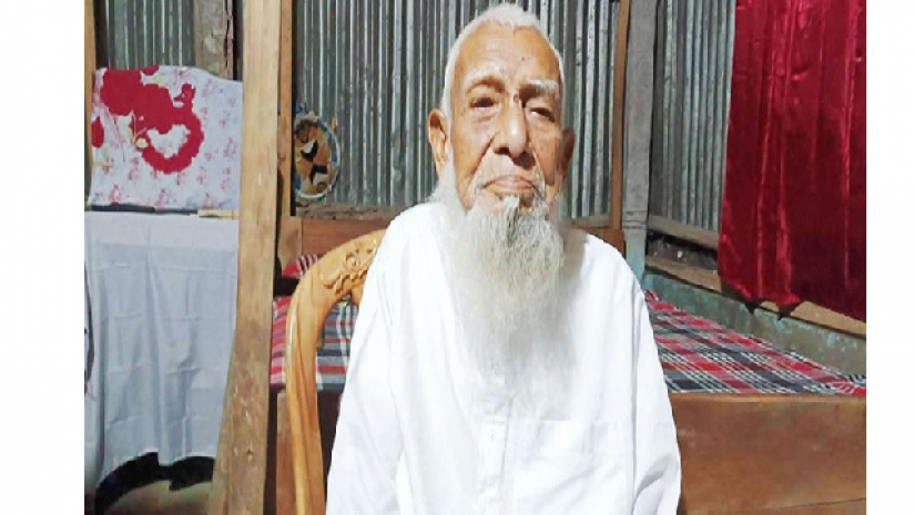 ১১০ বছর বয়সেও খালি চোখে কোরআন তেলওয়াত করেন নুরন্নবী মিয়া