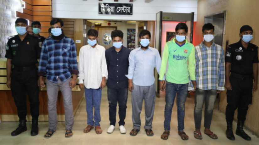 ডকাত সদস্যরা
