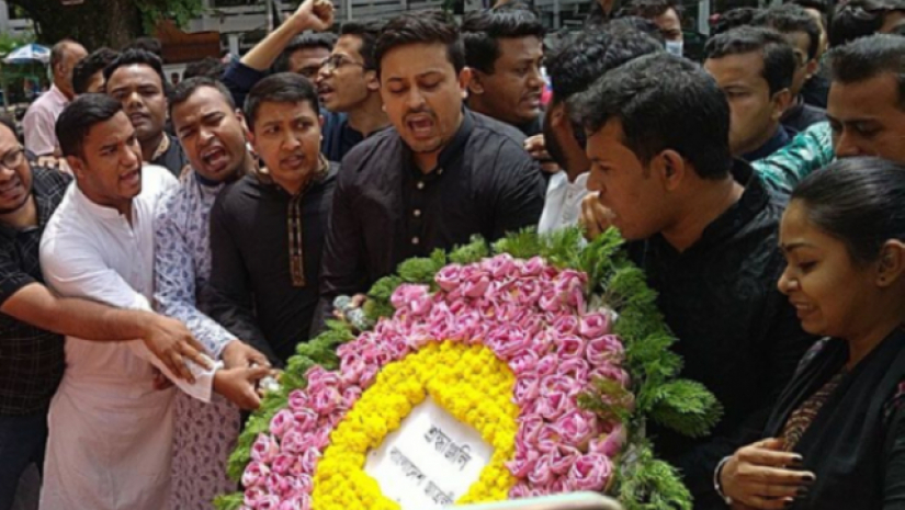 বুয়েটে বঙ্গবন্ধুর প্রতিকৃতিতে ছাত্রলীগের শ্রদ্ধা