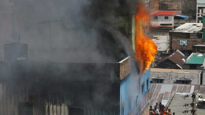 চকবাজারে কারখানায় আগুন: ৬ জনের মরদেহ উদ্ধার