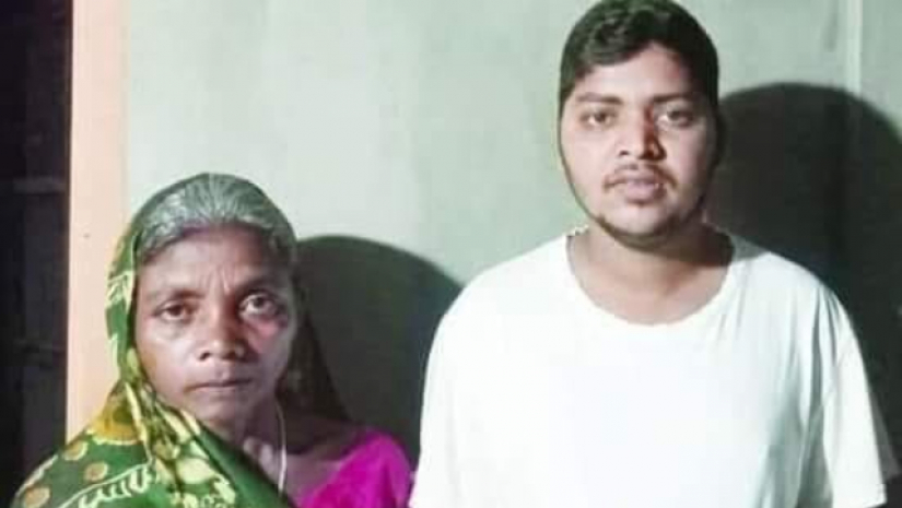 সন্তোষ রবিদাস অঞ্জন ও তার মা 