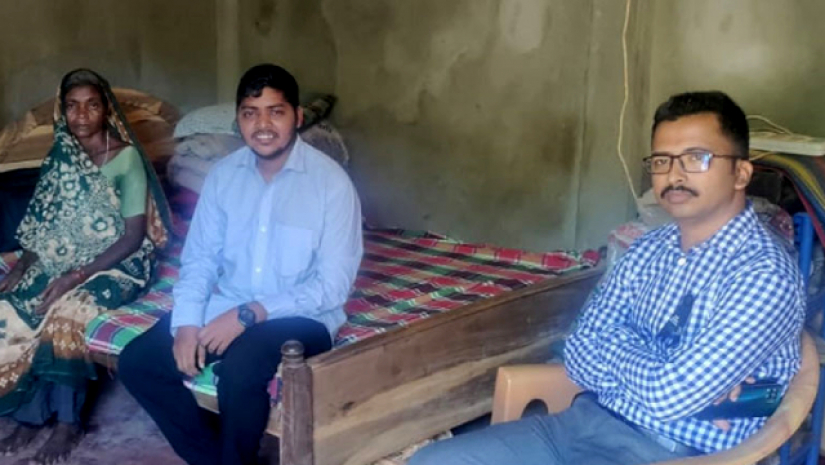 সন্তোষদের ঘরে ইউএনও