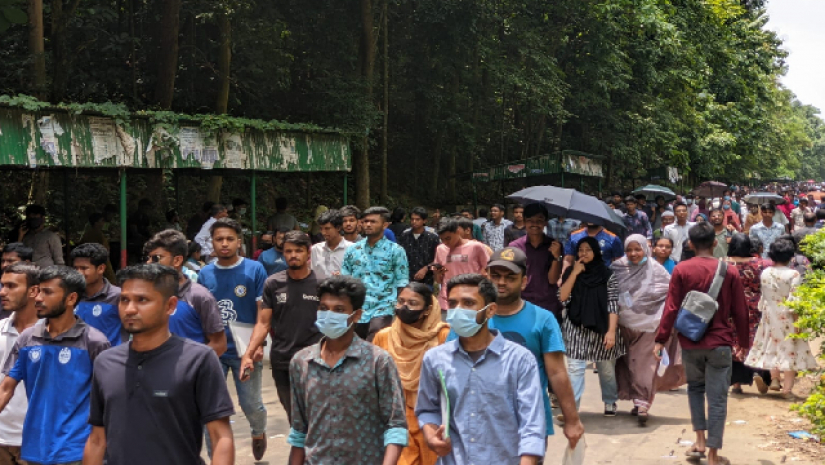 ফল নিয়ে ভর্তিচ্ছুদের অভিযোগ 