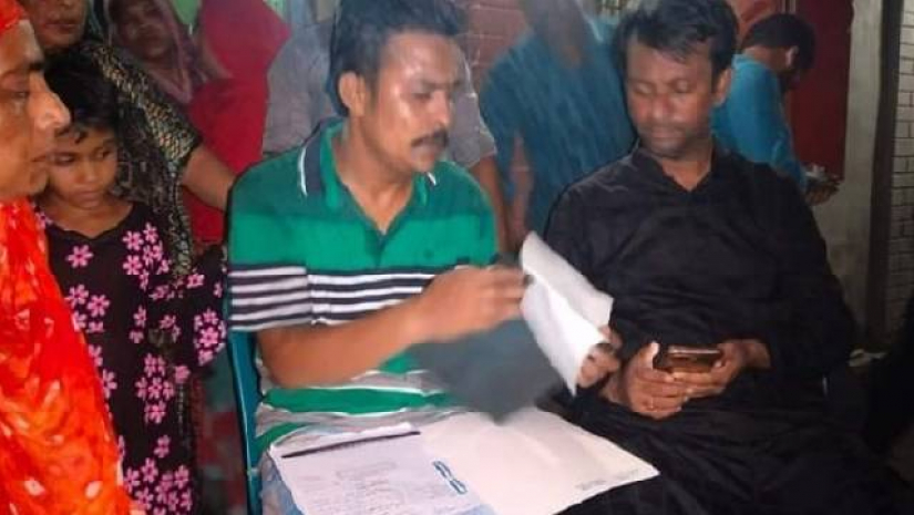 বাবার সামনে মারা যায় শিশুটি