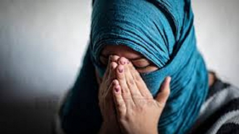 ফেসবুকে ছবি পোস্ট করায় শিক্ষিকাকে প্রকাশ্যে কান ধরে ওঠবস!