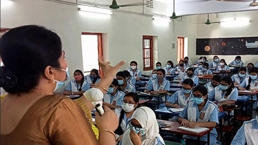 মাধ্যমিক পর্যায়ে প্রতিদিন একটি করে ক্লাস বাড়ছে