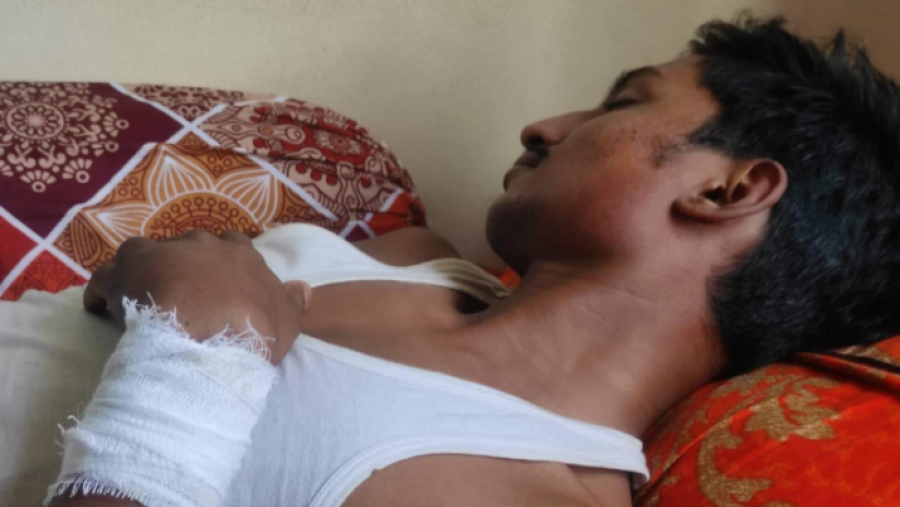 আহত শিক্ষার্থী