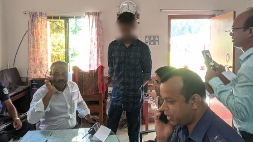 আটক শিক্ষার্থী