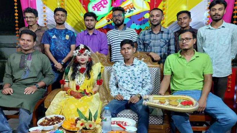 ক্যাম্পাসে শিক্ষার্থীর গায়ে হলুদে, শামিল হলেন শিক্ষকেরাও