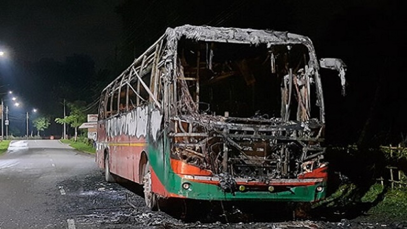 আগুনে পুড়ে যাওয়া বাস