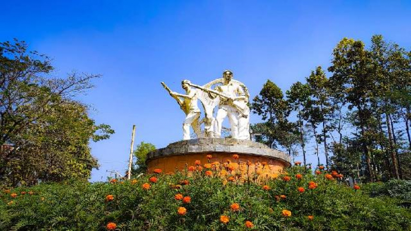 তিন দফায় বাড়ল ডাইনিং ফি, বাড়েনি খাবারের গুণগুত মান 