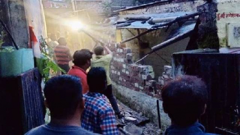 ধর্ষকের বাড়ি ভেঙে দিল প্রশাসন