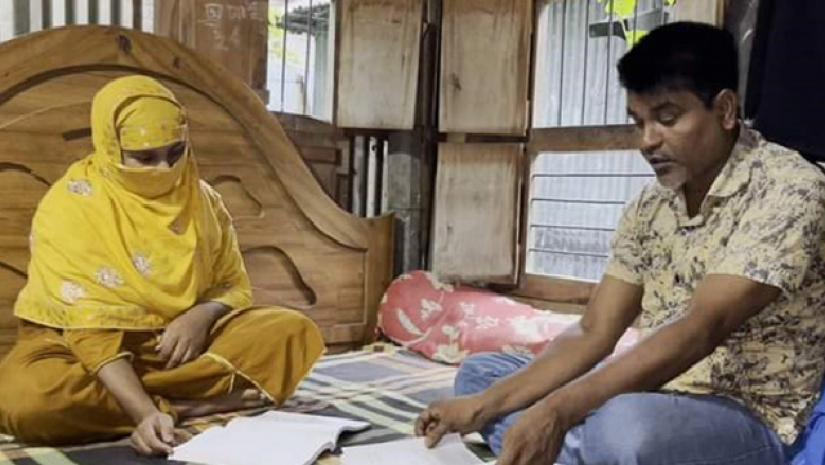 একসঙ্গে এসএসসি পরীক্ষা দিচ্ছেন স্বামী-স্ত্রী