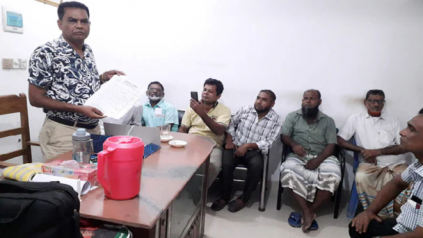 রেজাউল হক নিজ কার্যালয়ে সবাইকে বিষয়টি জানান