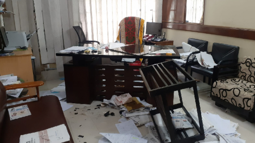 পিএসের অফিস ভাঙচুর