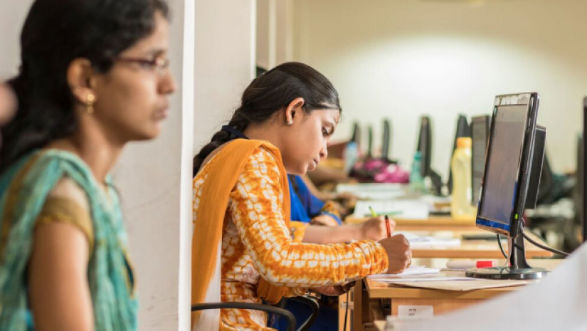 চাকরিজীবী নারী