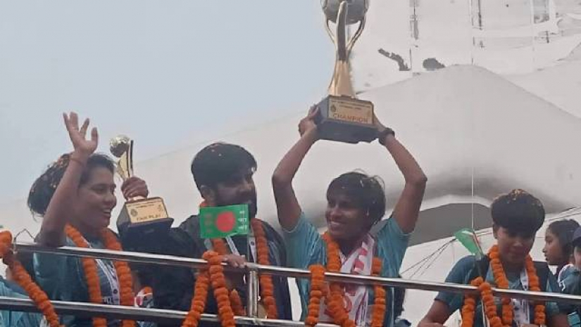 ছাদখোলা বাসের চ্যাম্পিয়ন