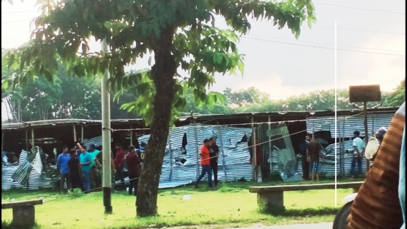 শ্রমিকদের আবাসনে ব্যাপক ভাঙচুর চালিয়েছে শাখা ছাত্রলীগ