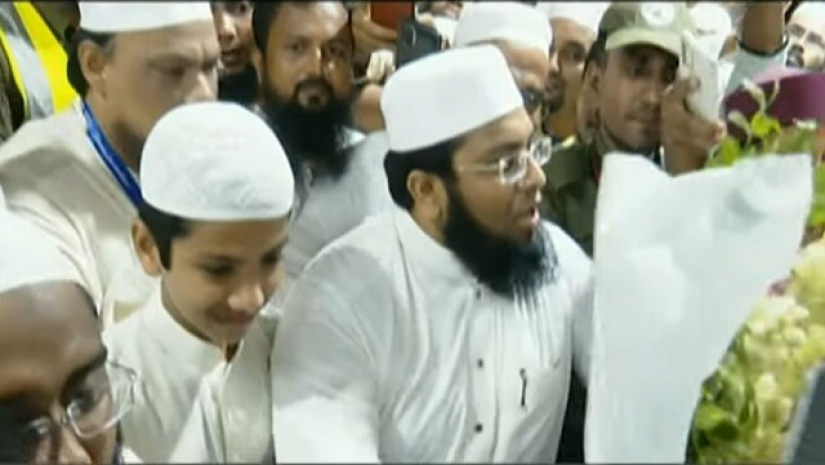 বাদশাহ আব্দুল আজিজ আন্তর্জাতিক হিফজুল কুরআন প্রতিযোগিতায় তৃতীয় স্থান অর্জনকারী বাংলাদেশী হাফেজ সালেহ আহমাদ তাকরিম দেশে ফিরেছে