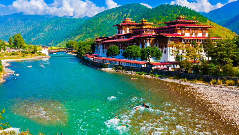 আড়াই বছর পর পর্যটকদের জন্য দুয়ার খুললো ভুটান