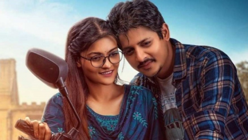 নায়িকাকে রাস্তায় ফেলে পেটালেন নায়কের স্ত্রী