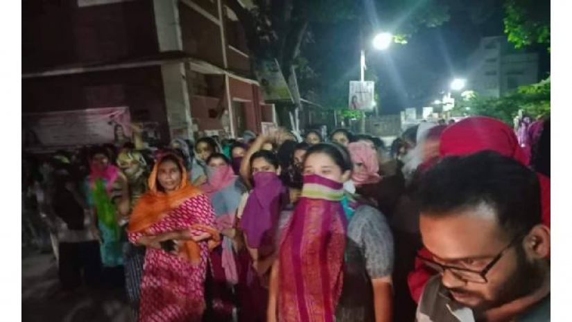 শনিবার রাত থেকে দুই পক্ষের মধ্যে উত্তেজনা দেখা দেয়
