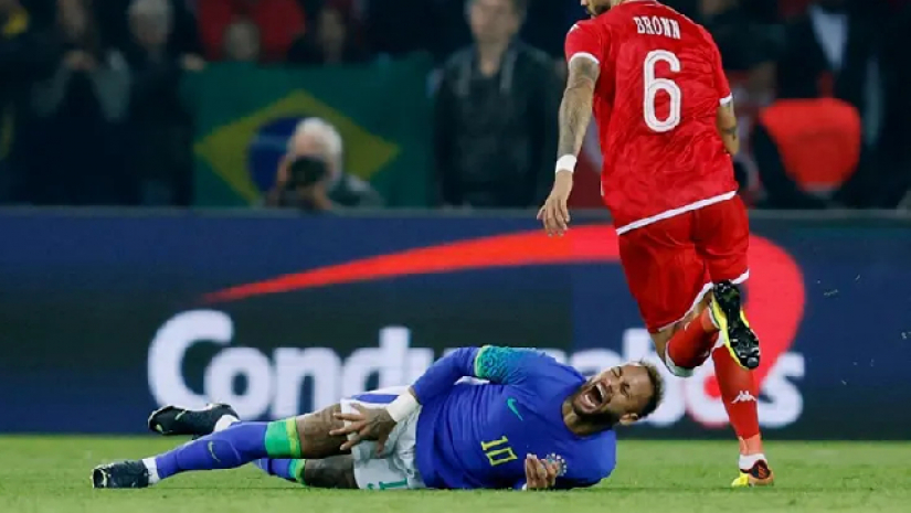নেইমারকে বেশ কয়েকবার ফাউল করেছে তিউনিসিয়া