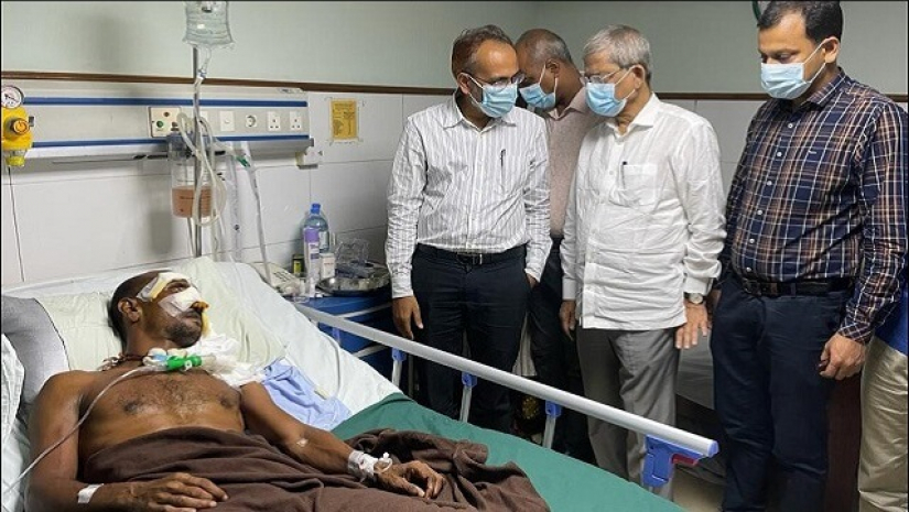 ছাত্রদলের আহত নেতাদের দেখতে যান বিএনপির মহাসচিব মির্জা ফখরুল ইসলাম আলমগীর