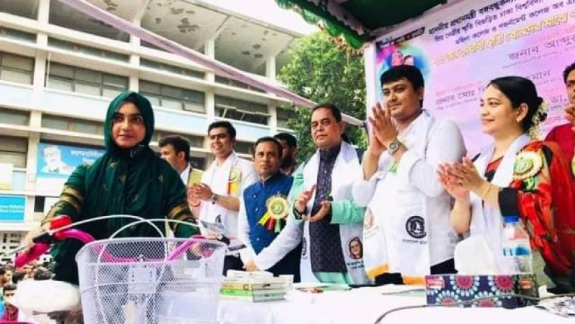 প্রধানমন্ত্রীর জন্মদিনে ছাত্রলীগের সাইকেল পেলেন ৭৬ ছাত্রী