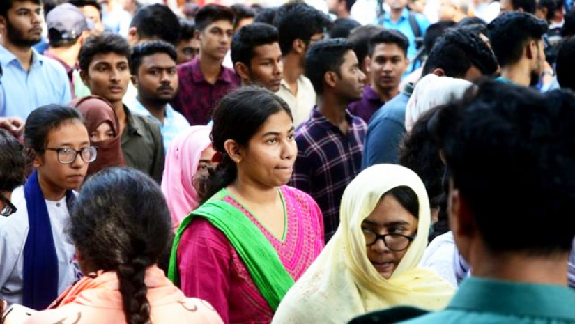 ভর্তিচ্ছু শিক্ষার্থীরা